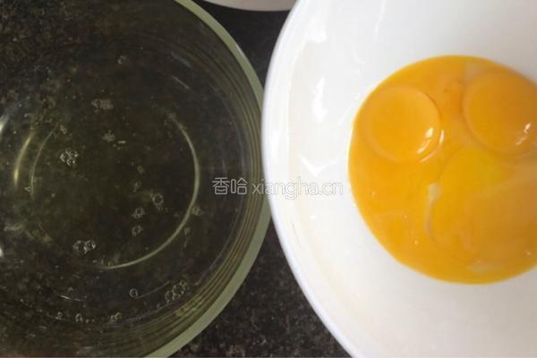 葡萄干奶油蛋糕卷的做法图解1