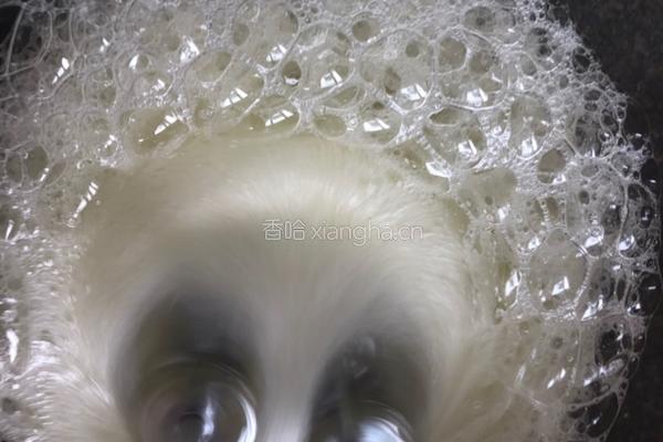 葡萄干奶油蛋糕卷的做法图解2