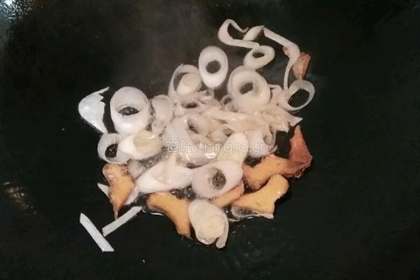 清炖鲈鱼豆腐汤的做法图解4