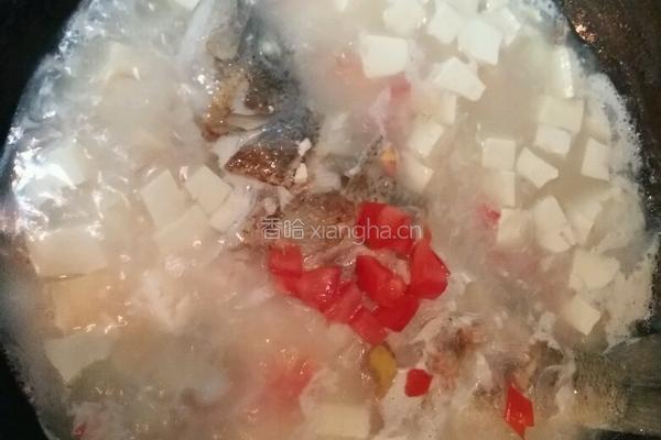 清炖鲈鱼豆腐汤的做法图解8