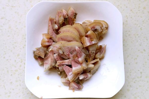 猪头肉炒黄瓜的做法图解1
