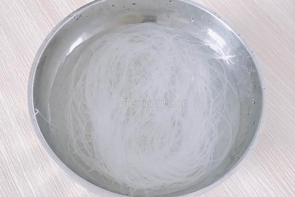 蒜蓉粉丝开背虾的做法图解1