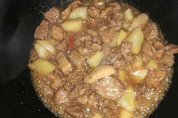 红烧肉炖土豆的做法图解6