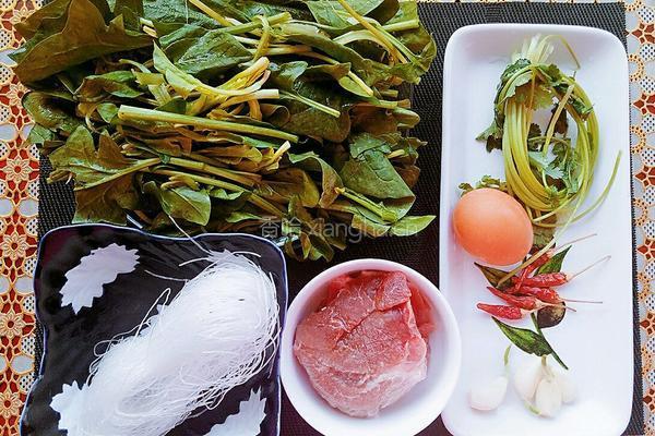 凉拌菠菜肉丝粉的做法图解1
