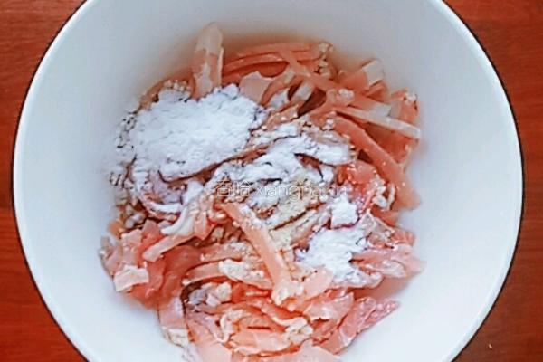 海鲜菇肉丝炒粉的做法图解3