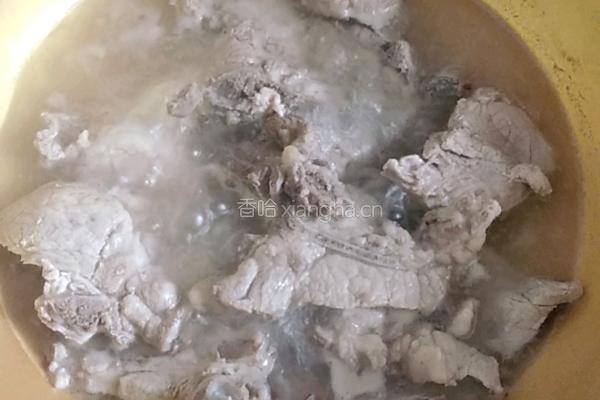 玉米骨头汤的做法图解2