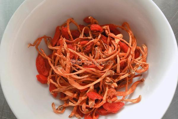 虫草花炖鸡（配春笋香菇）的做法图解5