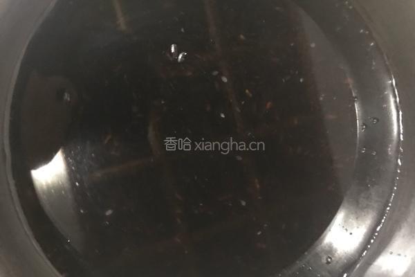 蒸蜂蜜黑糯米饭的做法图解1
