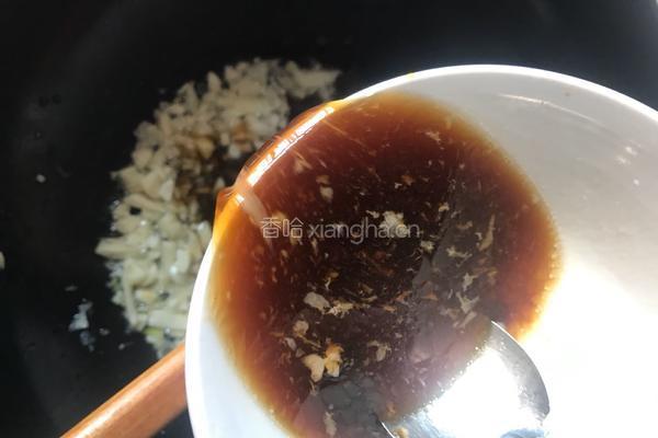 蒸蒜蓉白菜肉卷的做法图解6