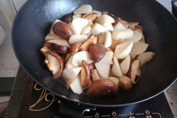 萝卜香菇烩肉的做法图解8