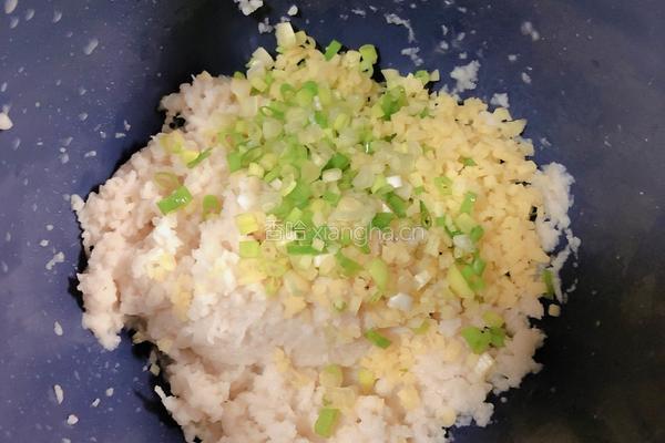  蒸香芹藕丁肉丸的做法图解3