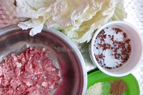 白菜猪肉卷的做法图解2