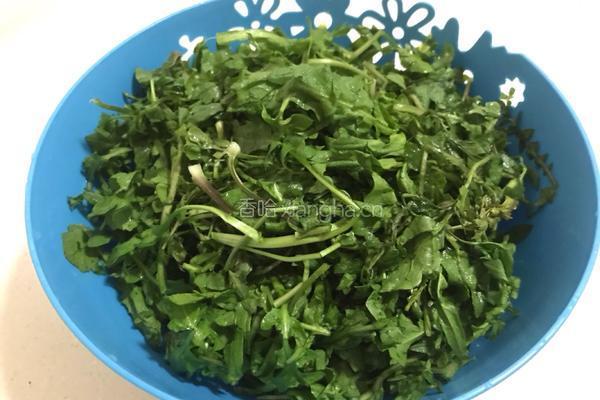 蒸菜：荠荠菜团子的做法图解1