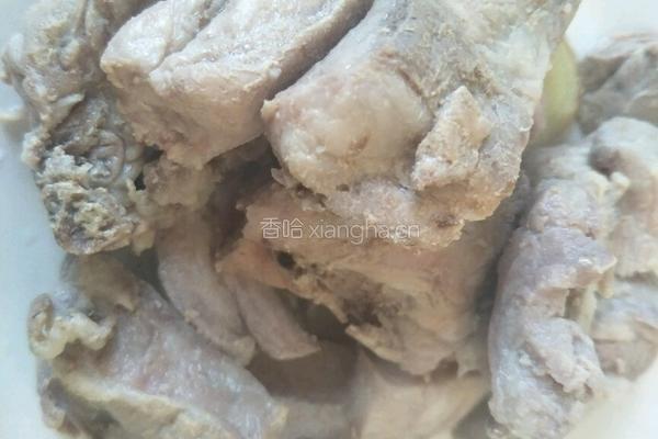 红烧排骨炖土豆的做法图解1