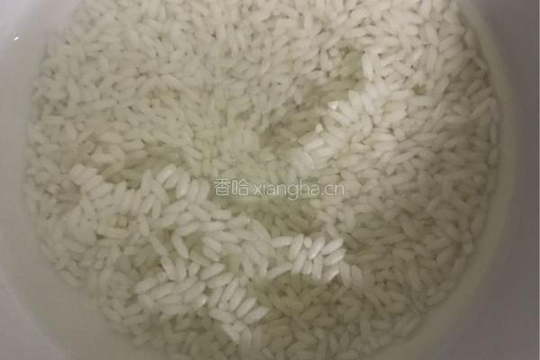 蒸蜂蜜黑糯米饭的做法图解2