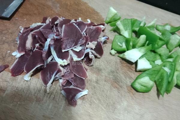 鸭胗炒青椒的做法图解2