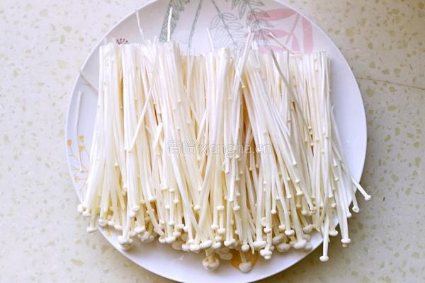 金针菇酿鹌鹑蛋的做法图解1