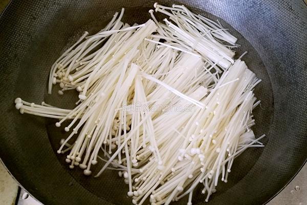 金针菇酿鹌鹑蛋的做法图解2