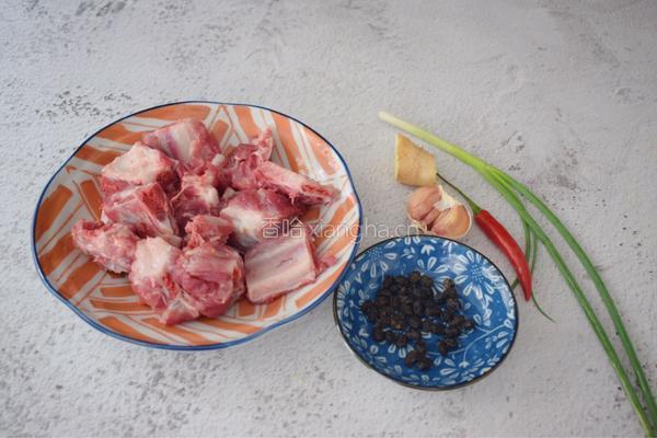 豆豉蒸排骨的做法图解1