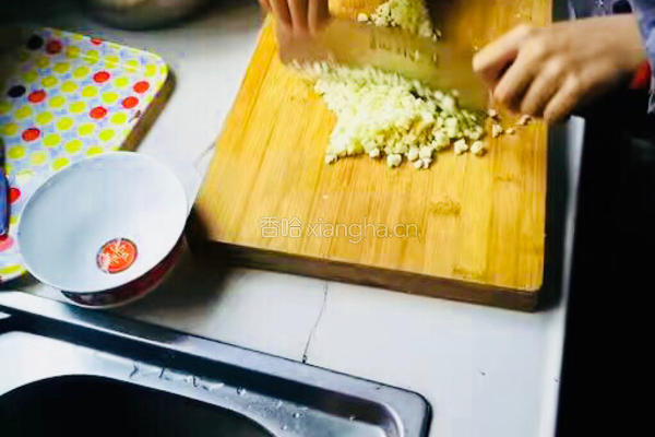 清蒸蒜蓉龙虾的做法图解3