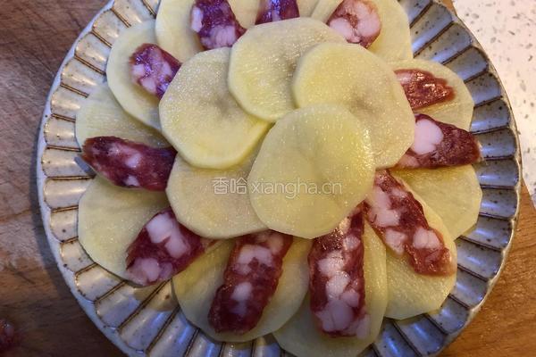 腊肠蒸土豆的做法图解5