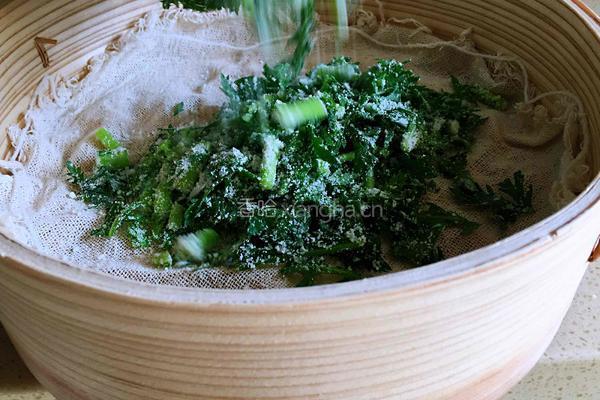 粉蒸茼蒿的做法图解5