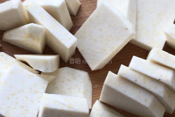 （蒸菜）腊肠蒸芋头的做法图解3