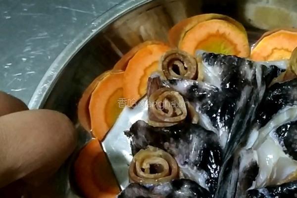 剁椒鳕鱼培根卷的做法图解4