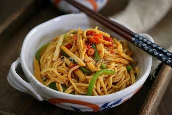 红油杏鲍菇炒面的做法图解6