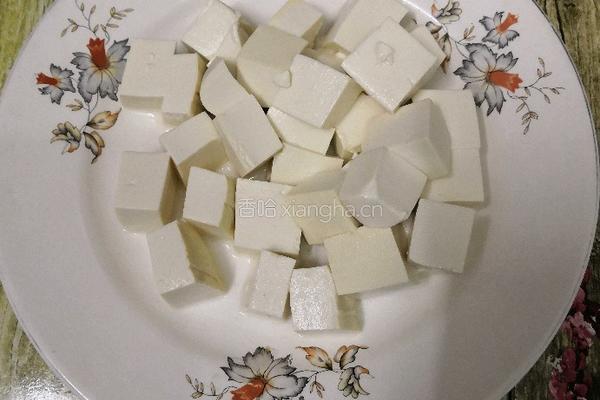 咸蛋黄豆腐的做法图解1
