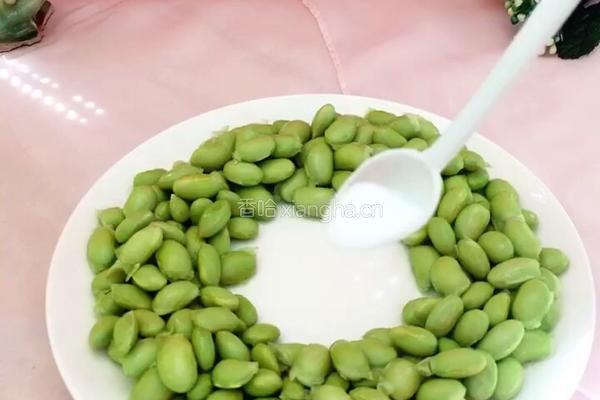 肉末蒸毛豆的做法图解2