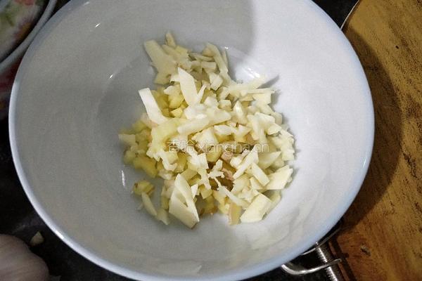鱼香肉末茄子的做法图解3