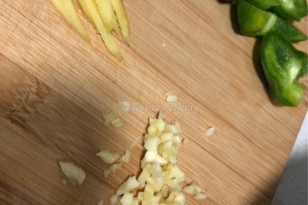 尖椒炒牛肉的做法图解2