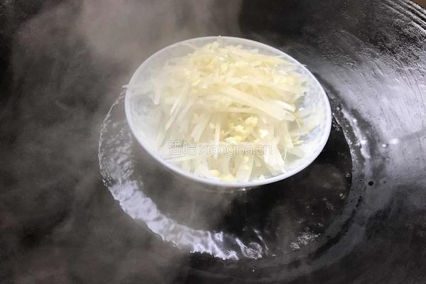 香菇酱拌萝卜丝的做法图解4