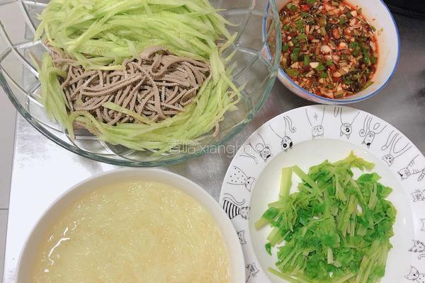 凉拌香芹豆腐丝的做法图解8