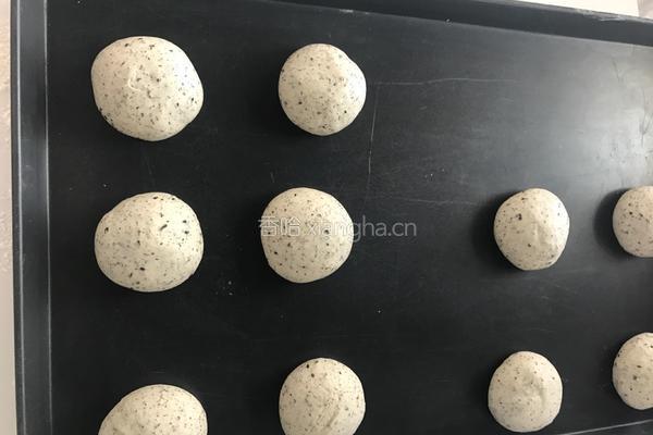 黑芝麻面包的做法图解3