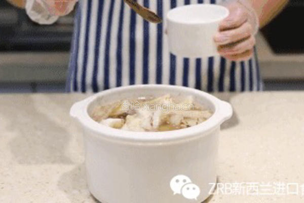 新西兰花胶响螺片排骨汤的做法图解5