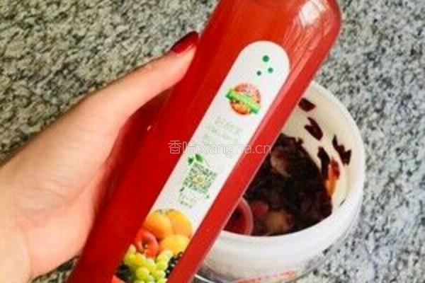 自制玫瑰花爽肤水的做法图解3