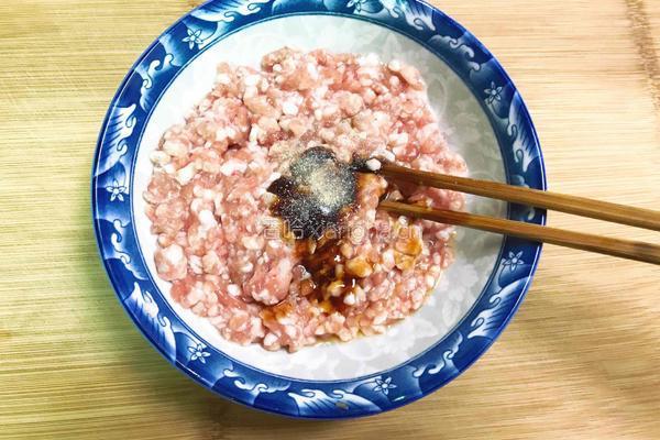 咸蛋黄蒸肉饼的做法图解3