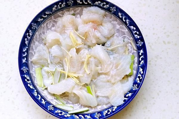 巴沙鱼蒸蛋的做法图解2