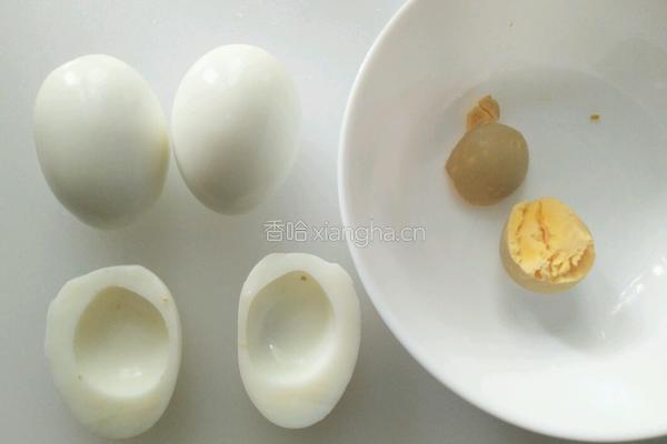 胡萝卜鸡蛋蒸虾滑的做法图解2