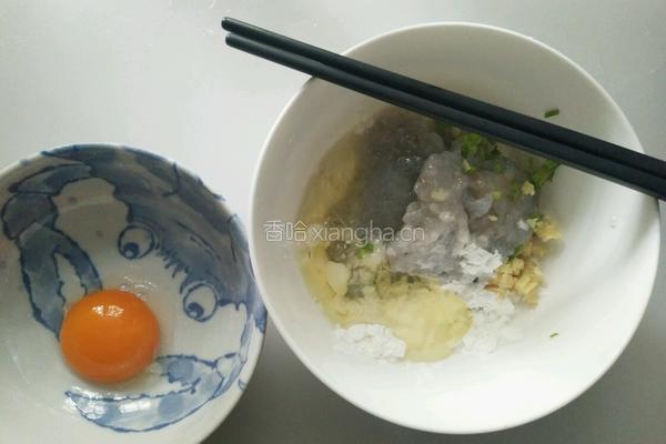 胡萝卜鸡蛋蒸虾滑的做法图解4