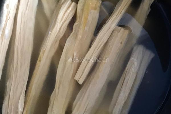 腐竹蒸排骨的做法图解1