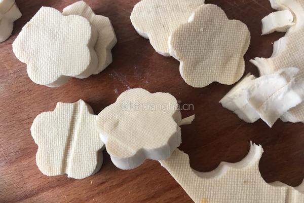 豆腐干蒸香肠的做法图解3