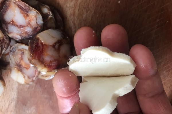 豆腐干蒸香肠的做法图解4