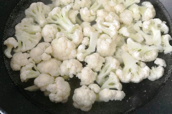 五花肉炒菜花的做法图解5