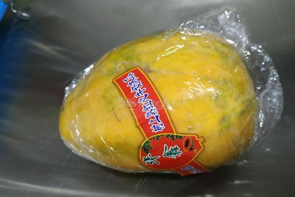 牛奶木瓜蒸蛋的做法图解1