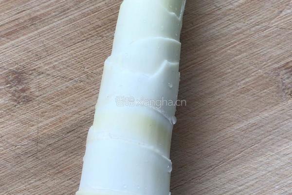（蒸菜）腊肠蒸雷笋的做法图解2