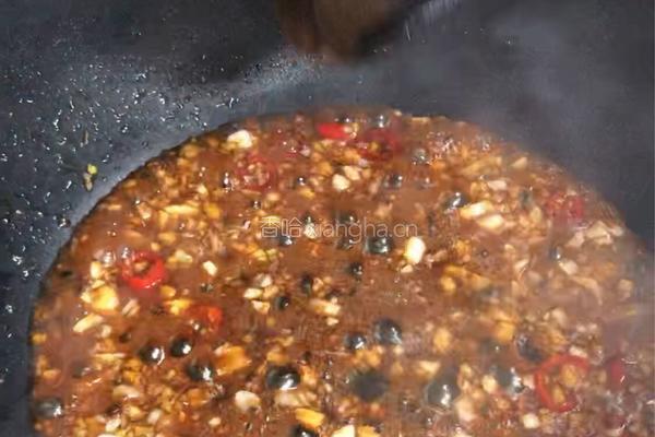 蒜蓉粉丝蒸鲜鱿的做法图解5