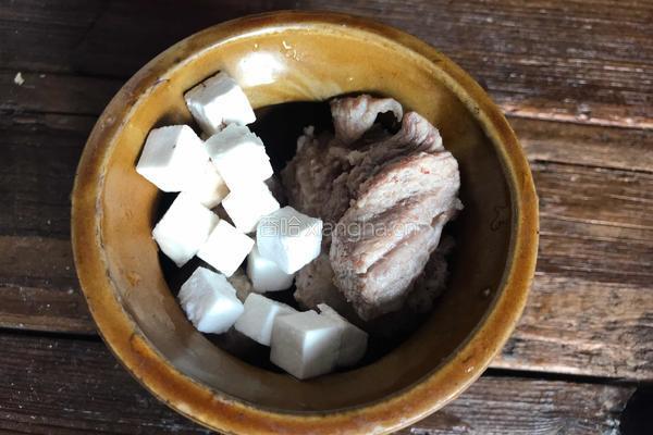 美白养颜汤（茯苓炖排骨）的做法图解4